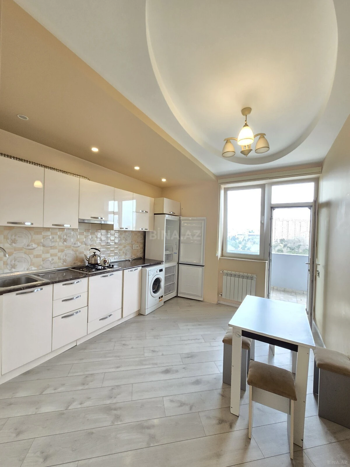 Kirayə verilir 2 otaqlı mənzil 98 m²