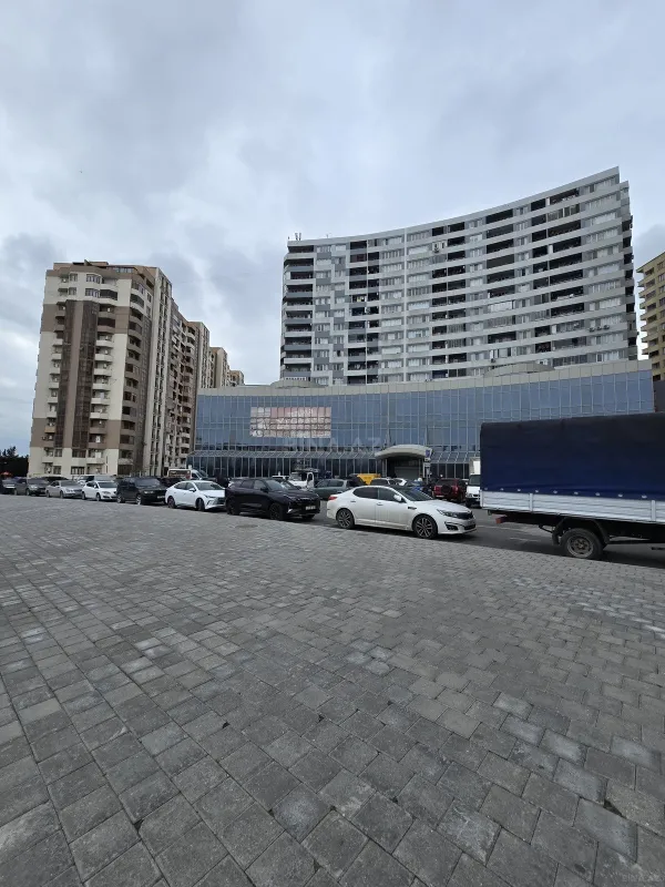 Kirayə verilir 2 otaqlı mənzil 98 m²