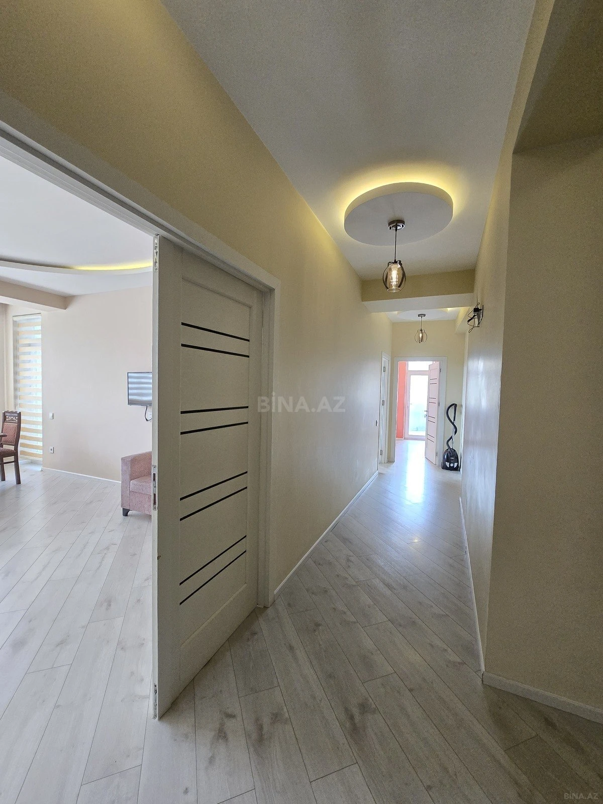 Kirayə verilir 2 otaqlı mənzil 98 m²