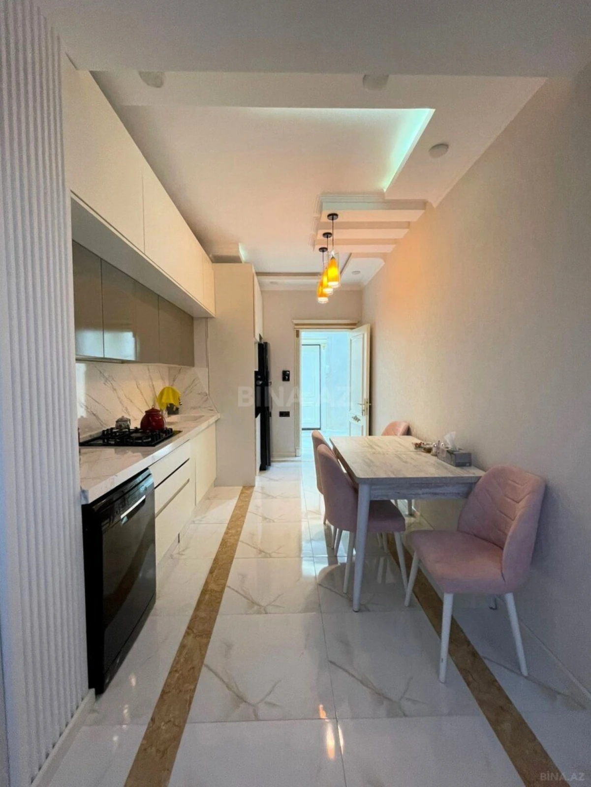 Satılır 2 otaqlı mənzil 105 m²