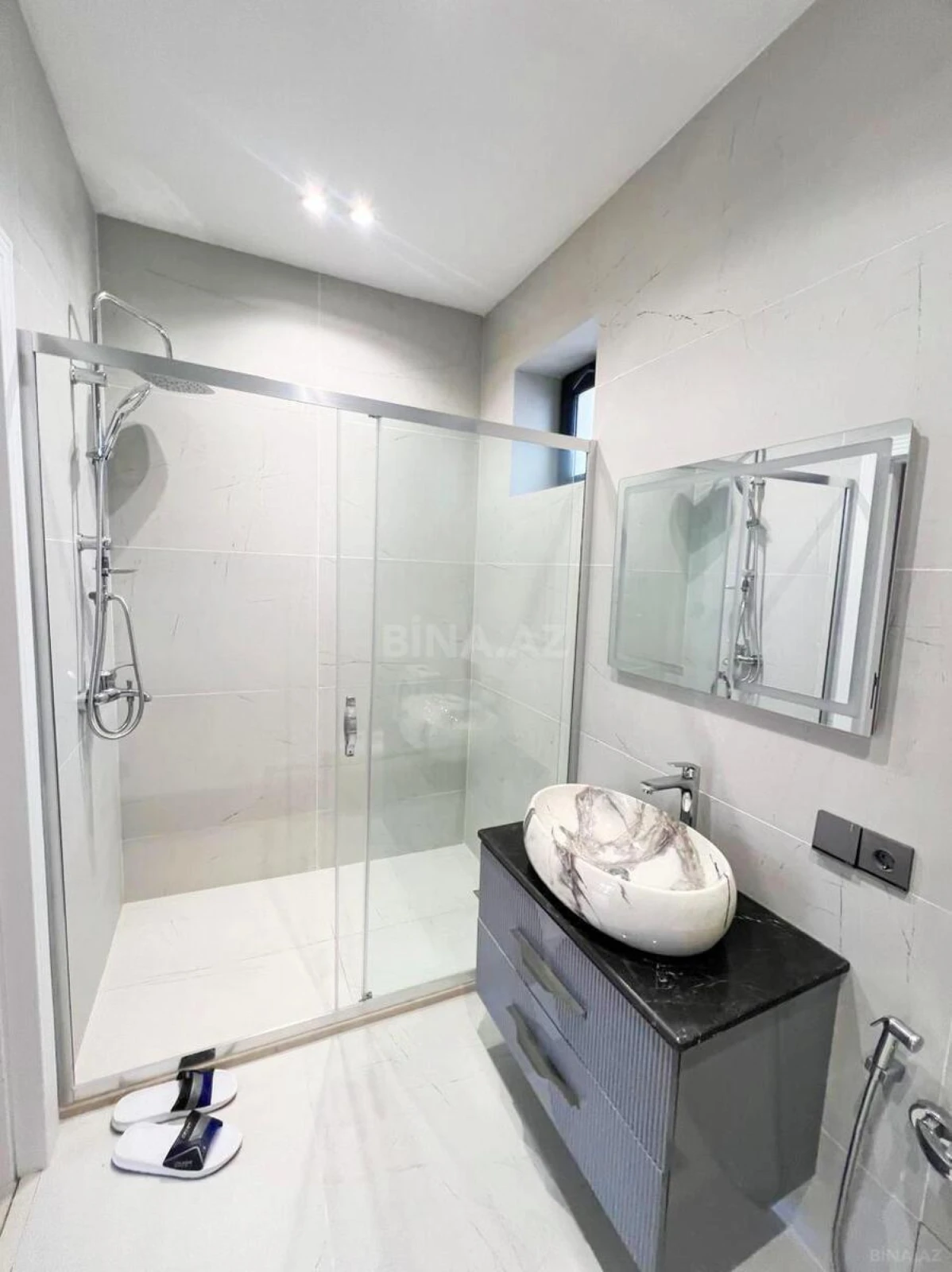 Satılır 4 otaqlı həyət evi 182 m²