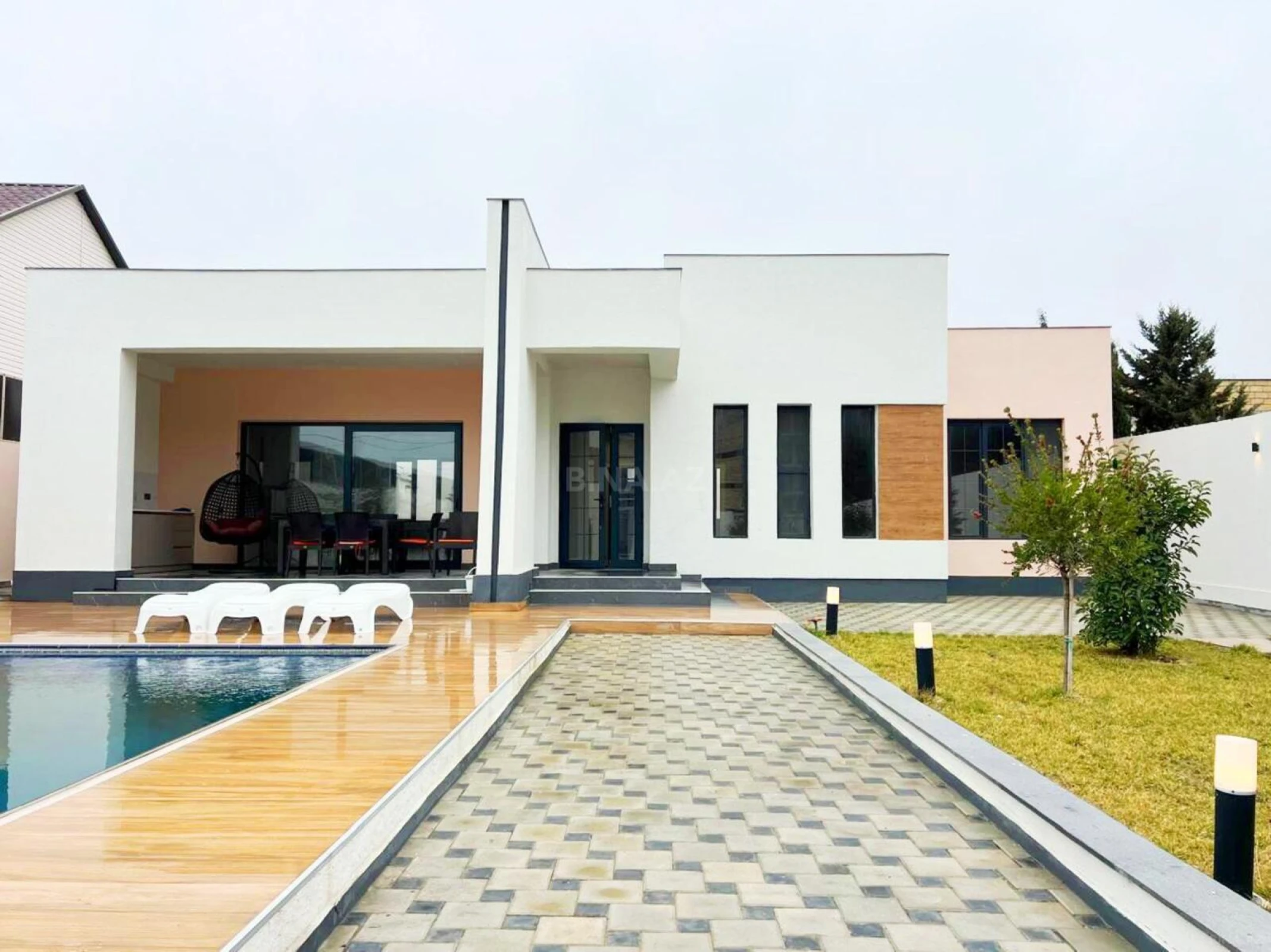 Satılır 4 otaqlı həyət evi 182 m²