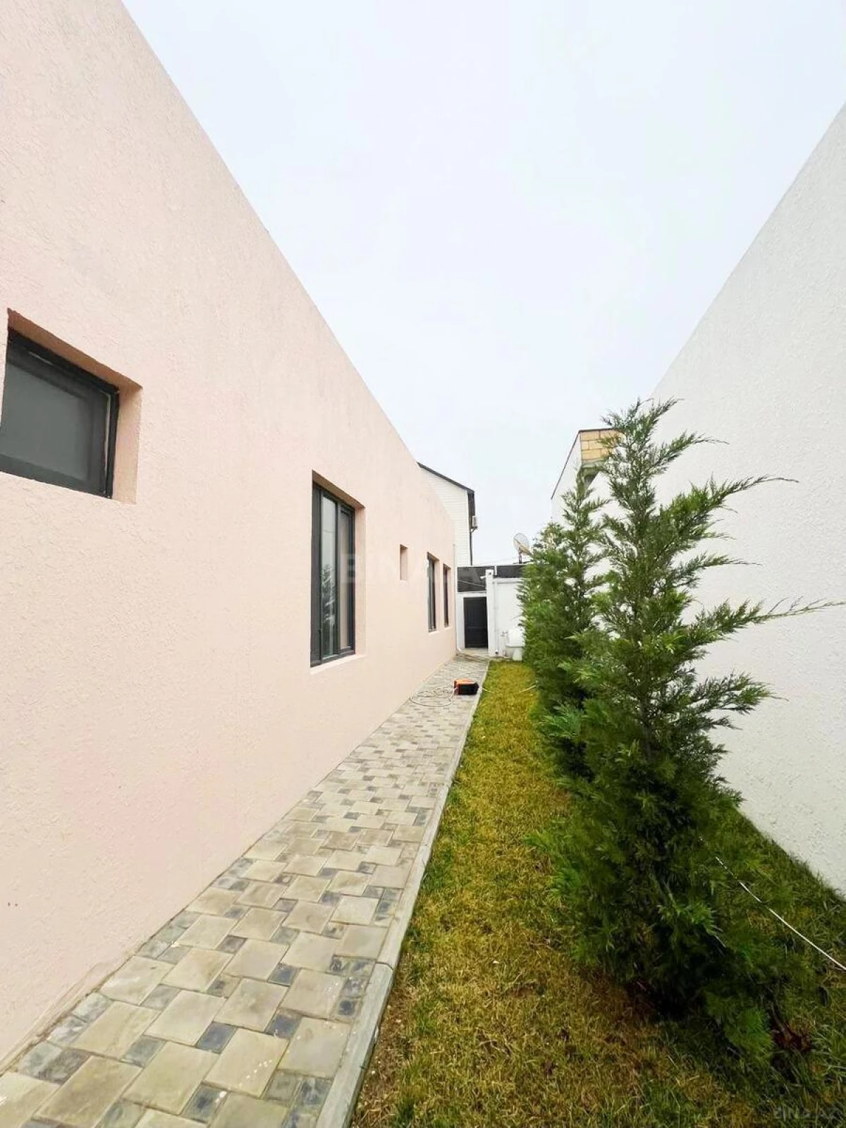 Satılır 4 otaqlı həyət evi 182 m²