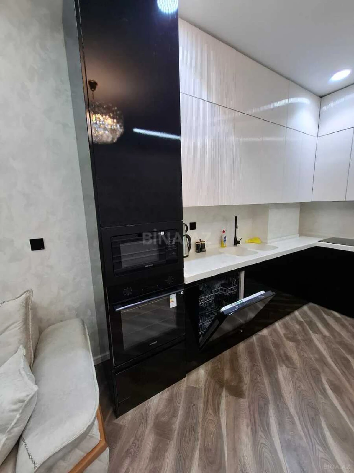 Kirayə verilir 2 otaqlı mənzil 101 m²