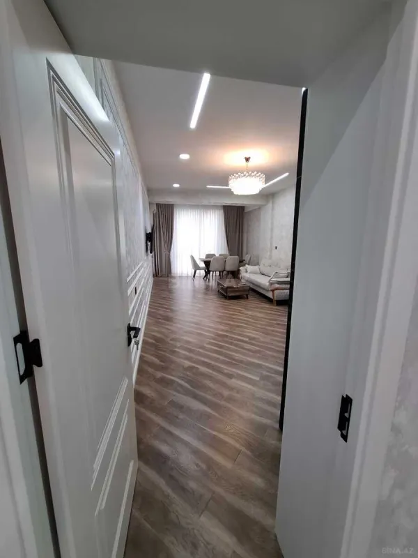 Kirayə verilir 2 otaqlı mənzil 101 m²