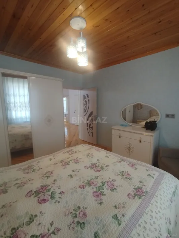 Satılır 5 otaqlı həyət evi 200 m²