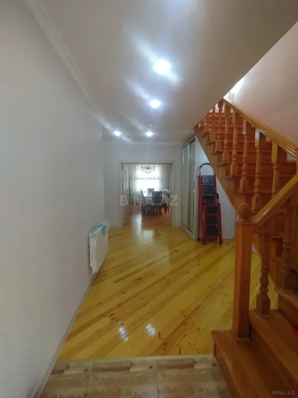 Satılır 5 otaqlı həyət evi 200 m²