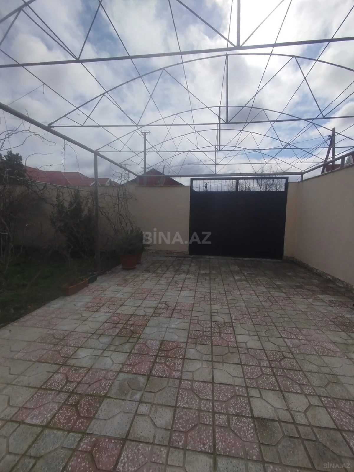 Satılır 5 otaqlı həyət evi 200 m²