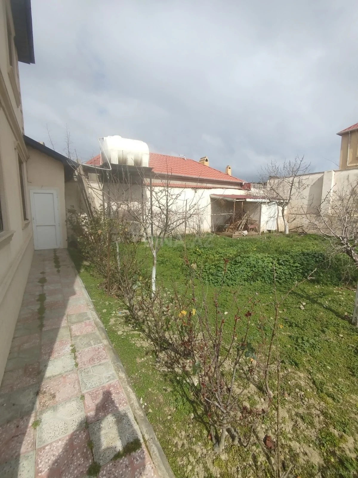 Satılır 5 otaqlı həyət evi 200 m²