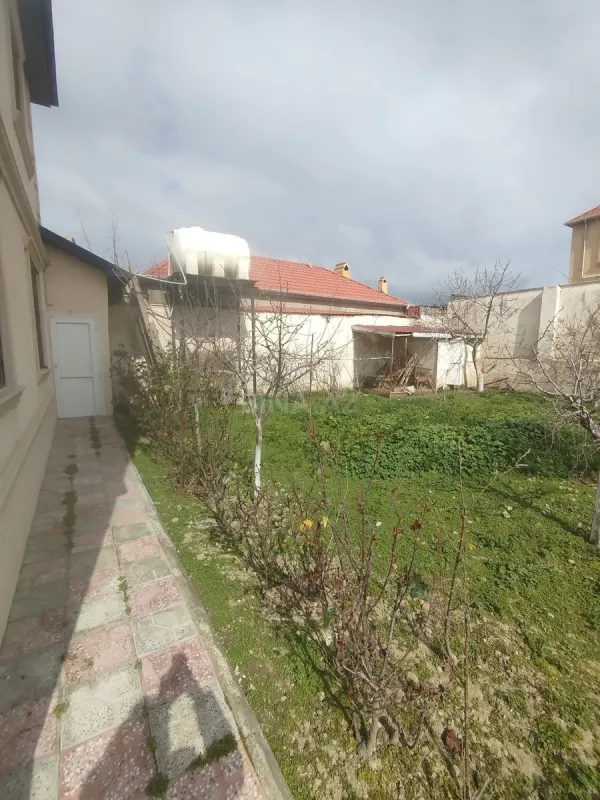 Satılır 5 otaqlı həyət evi 200 m²