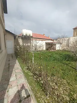 Satılır 5 otaqlı həyət evi 200 m²