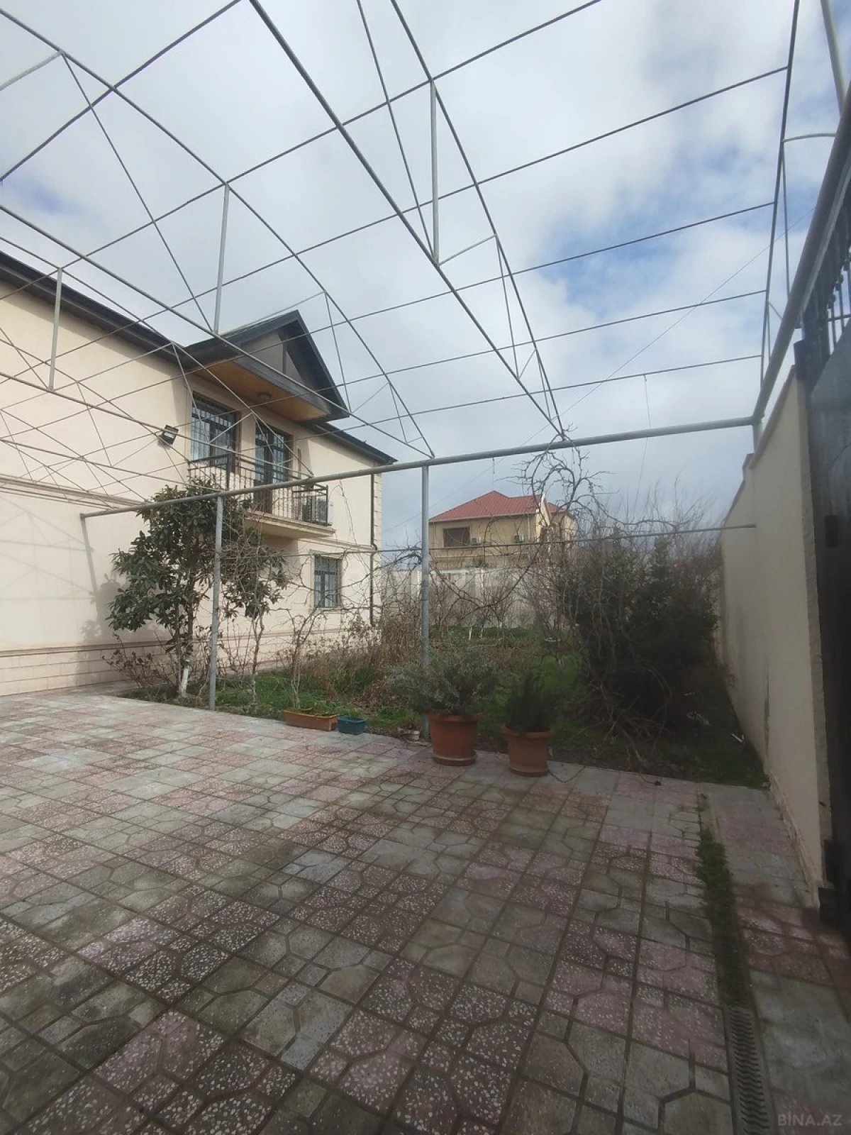 Satılır 5 otaqlı həyət evi 200 m²