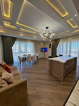 Satılır 4 otaqlı mənzil 128 m²