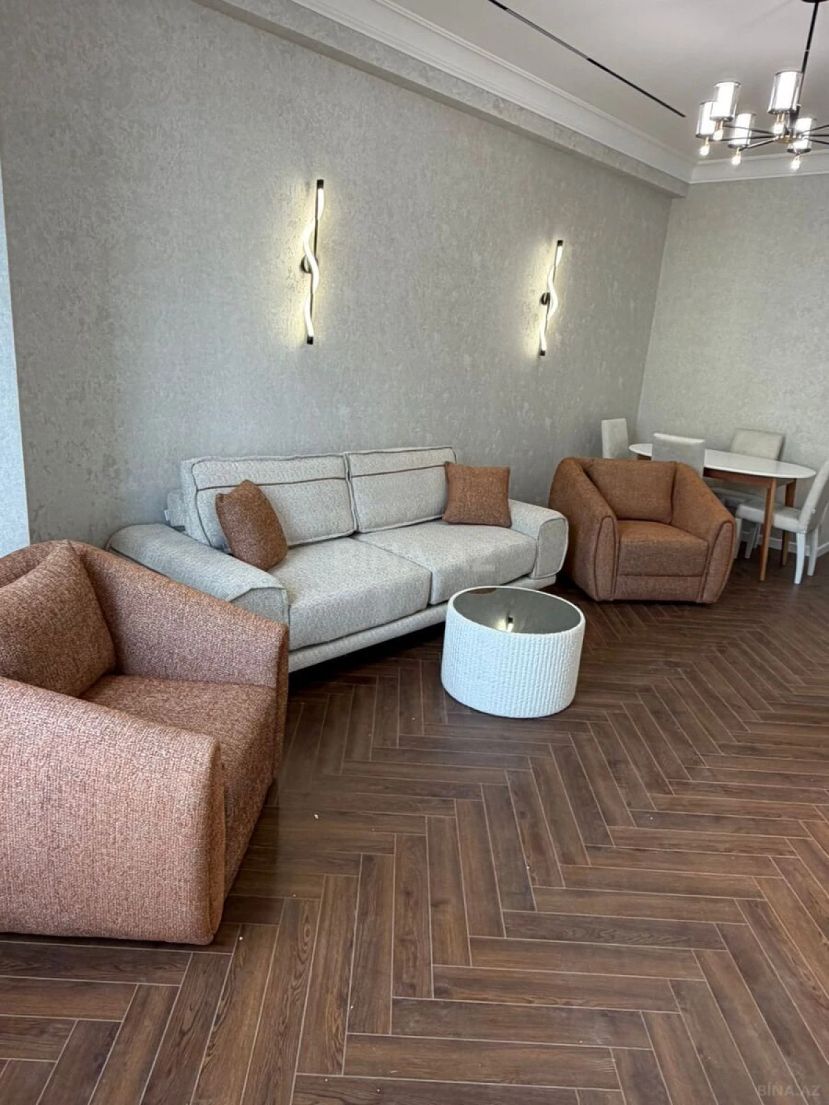 Kirayə verilir 2 otaqlı mənzil 70 m²