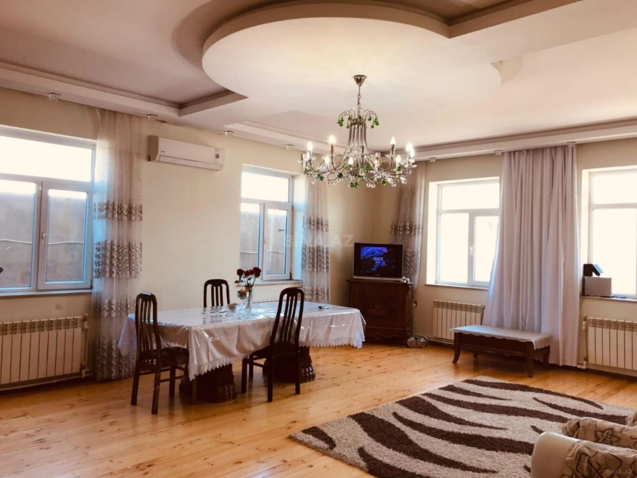 Satılır 6 otaqlı həyət evi 250 m²