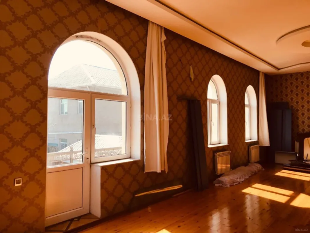 Satılır 6 otaqlı həyət evi 250 m²