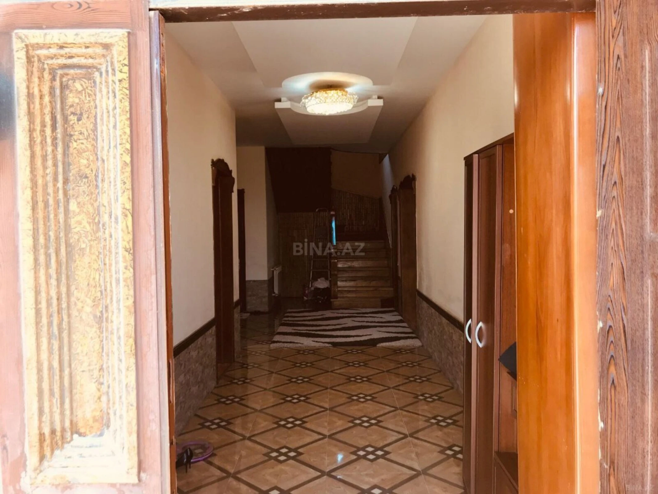 Satılır 6 otaqlı həyət evi 250 m²