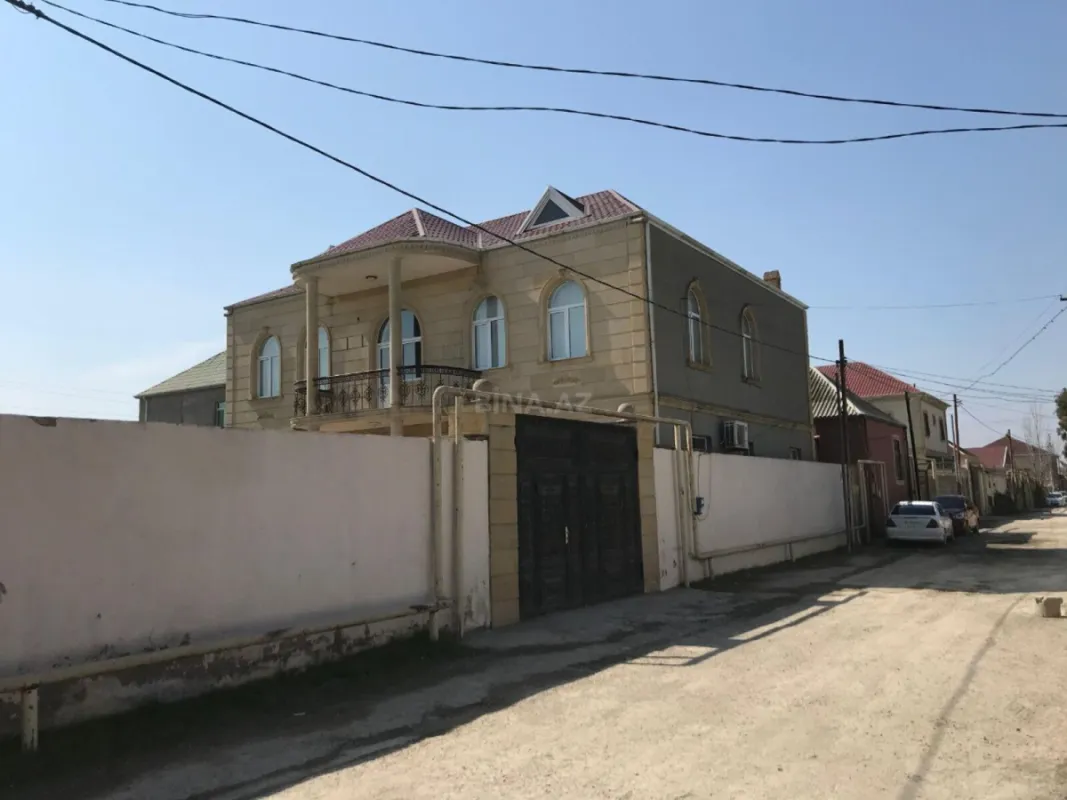 Satılır 6 otaqlı həyət evi 250 m²