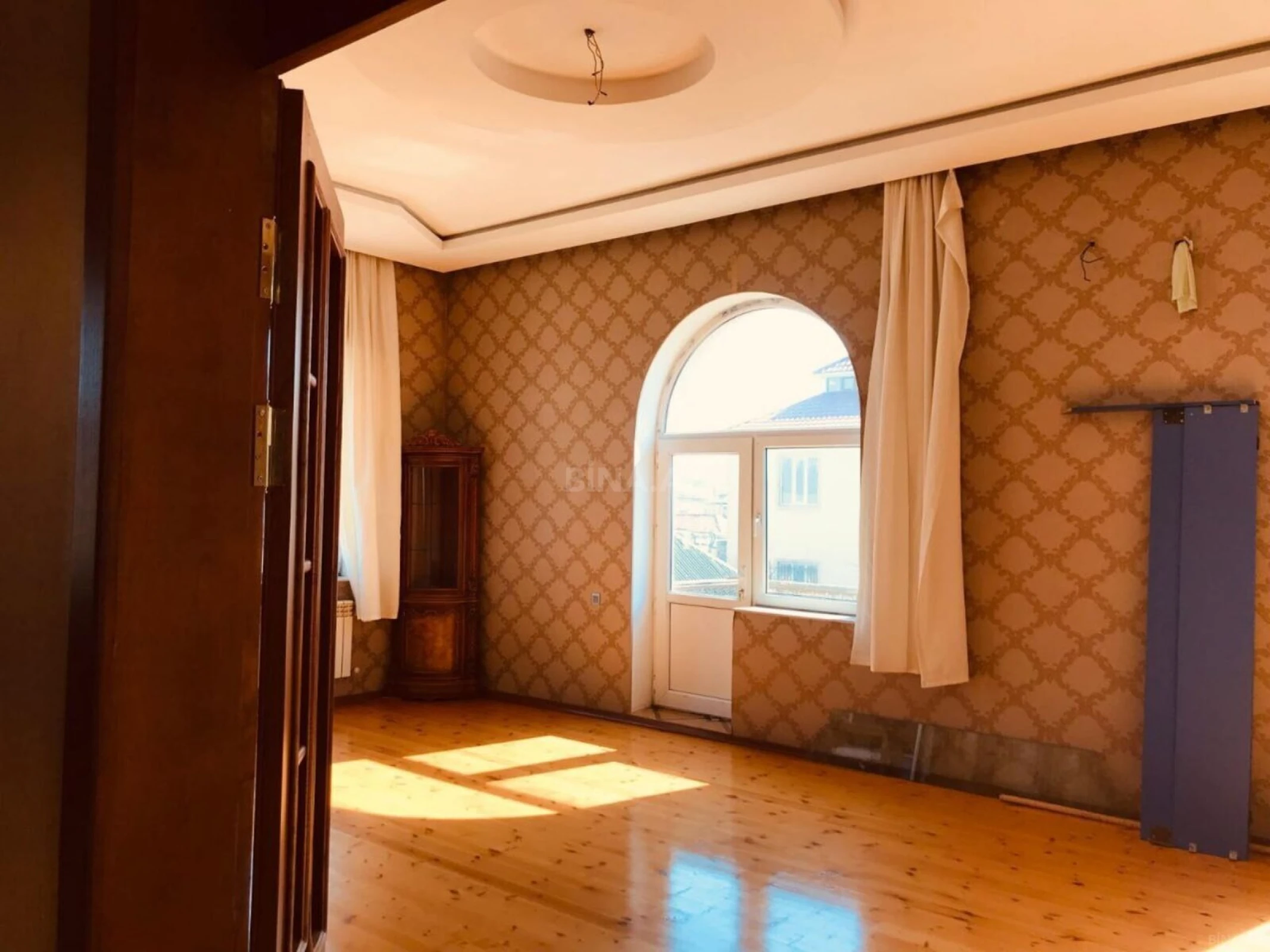 Satılır 6 otaqlı həyət evi 250 m²