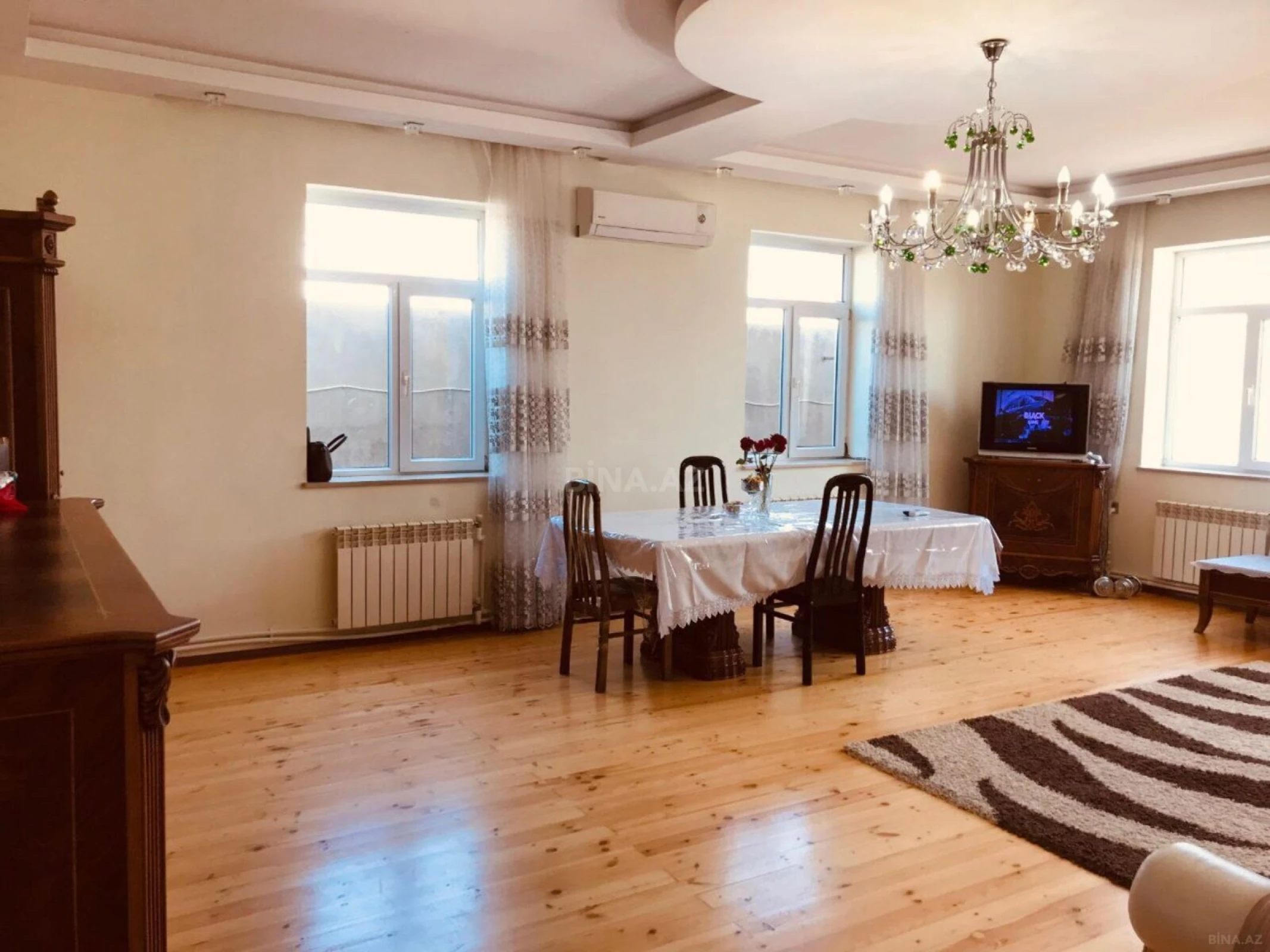 Satılır 6 otaqlı həyət evi 250 m²