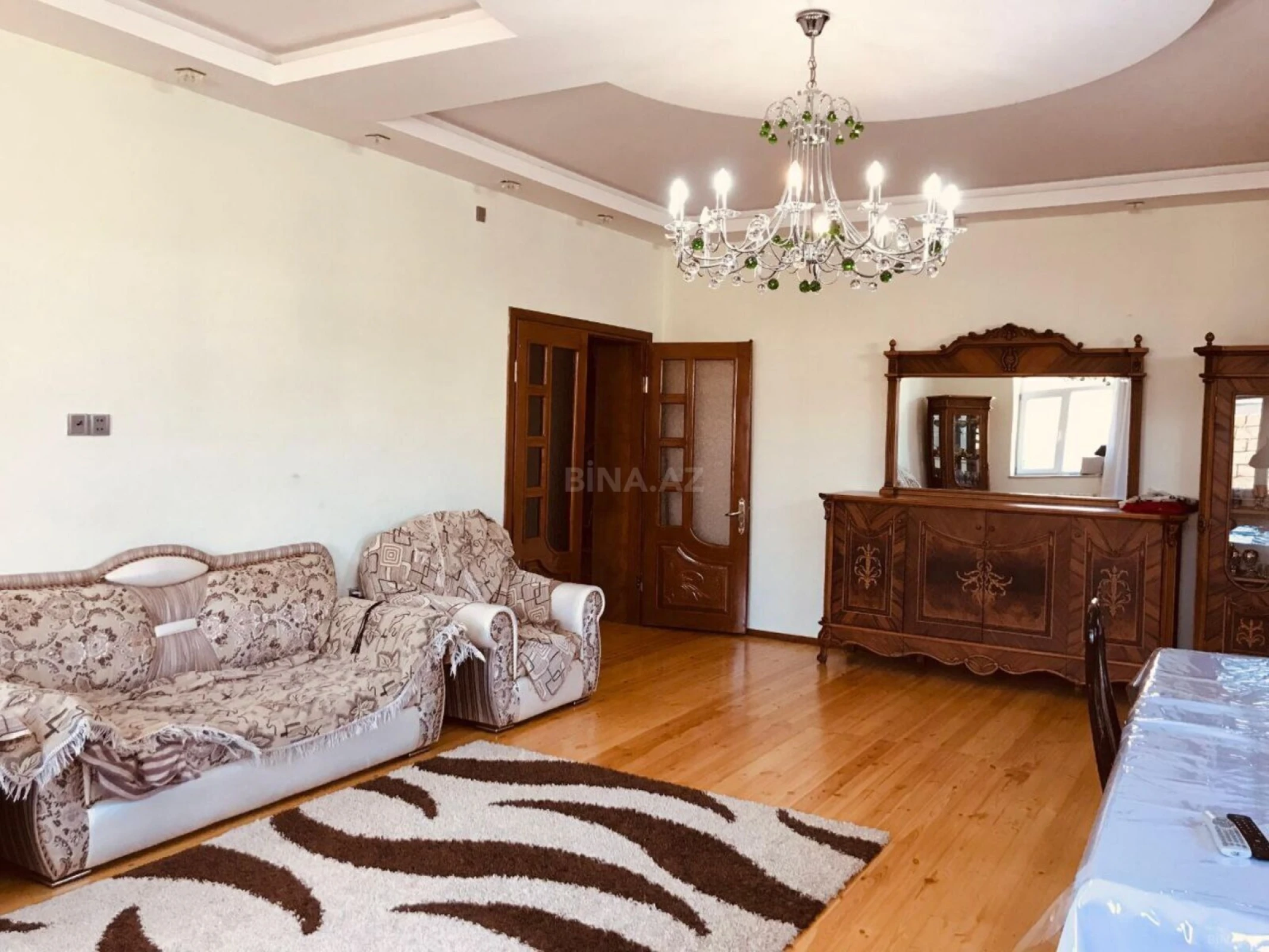Satılır 6 otaqlı həyət evi 250 m²