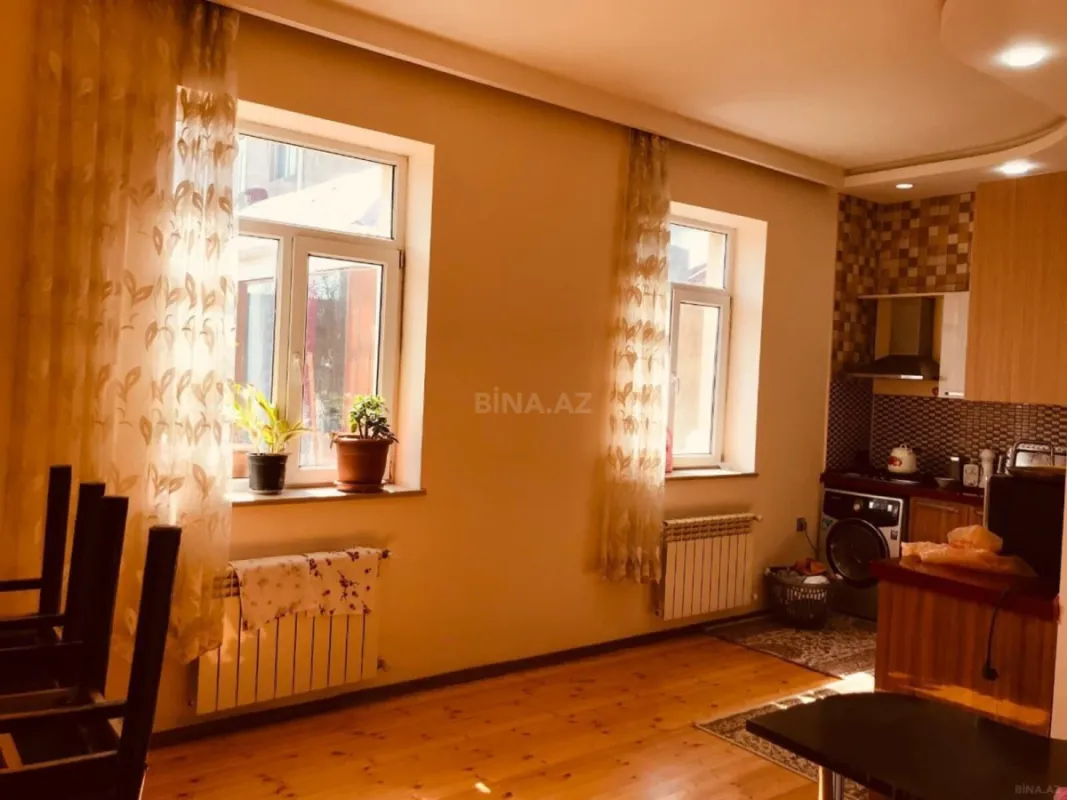 Satılır 6 otaqlı həyət evi 250 m²