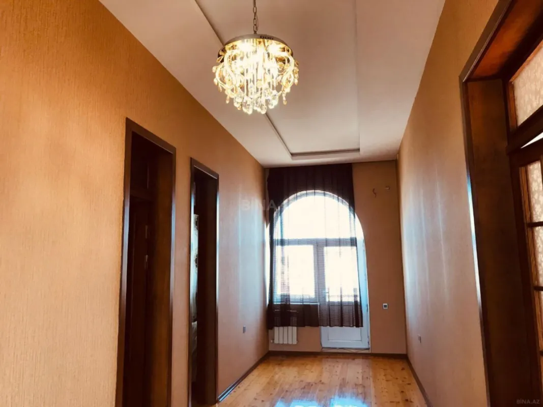 Satılır 6 otaqlı həyət evi 250 m²