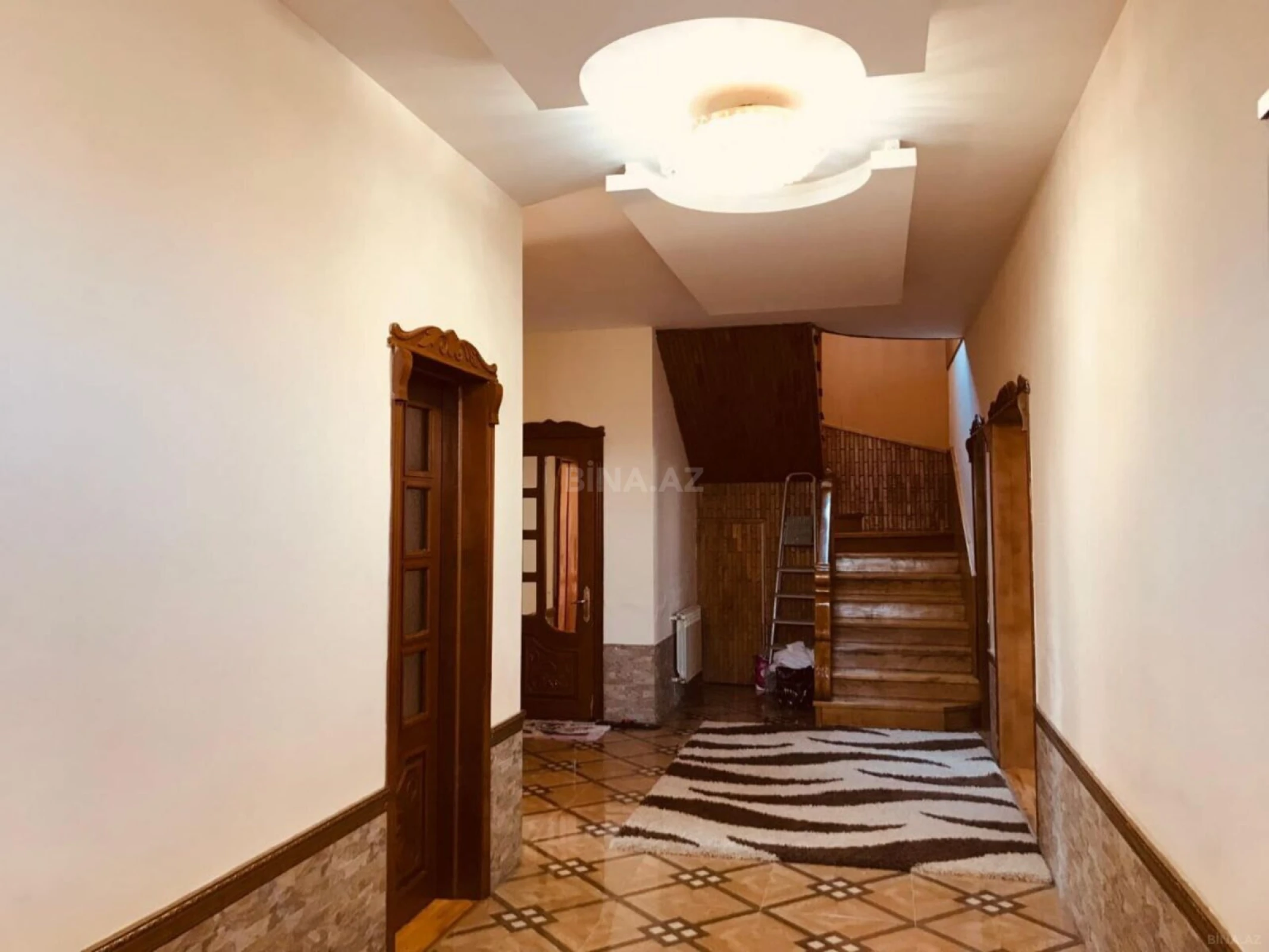 Satılır 6 otaqlı həyət evi 250 m²