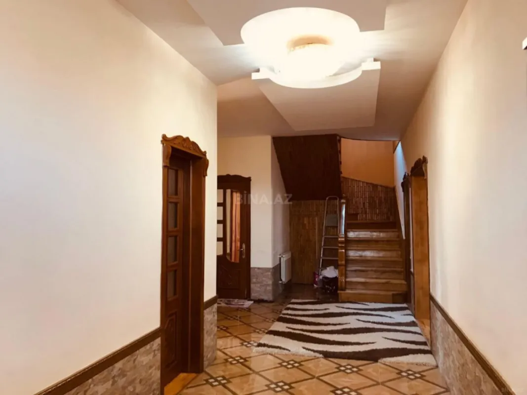 Satılır 6 otaqlı həyət evi 250 m²