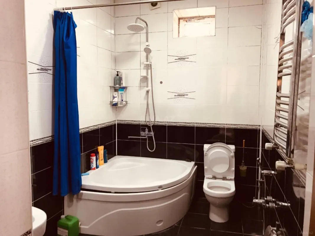 Satılır 6 otaqlı həyət evi 250 m²