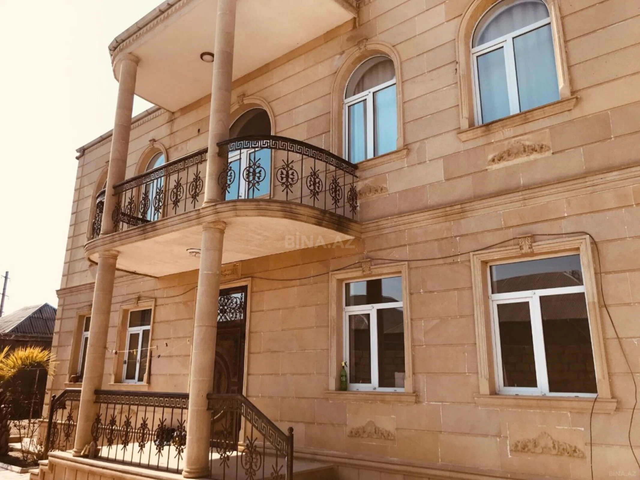 Satılır 6 otaqlı həyət evi 250 m²
