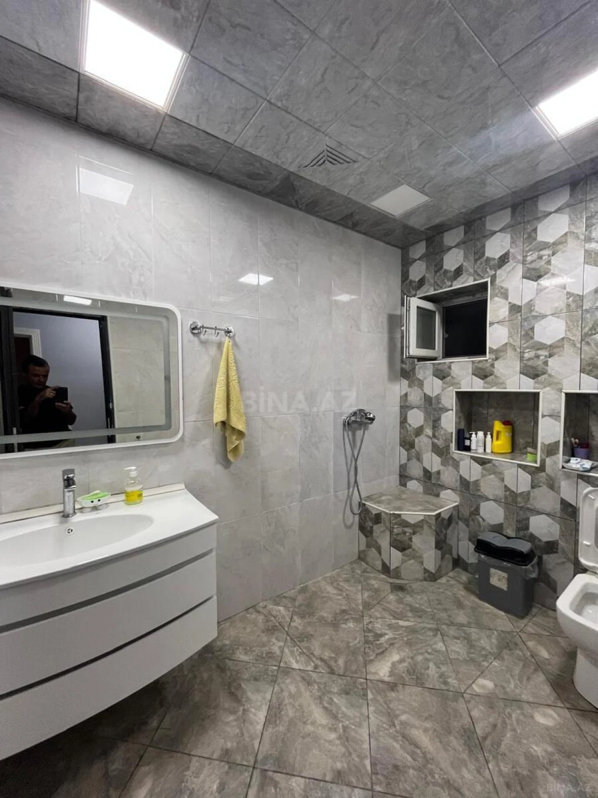 Satılır 5 otaqlı həyət evi 240 m²