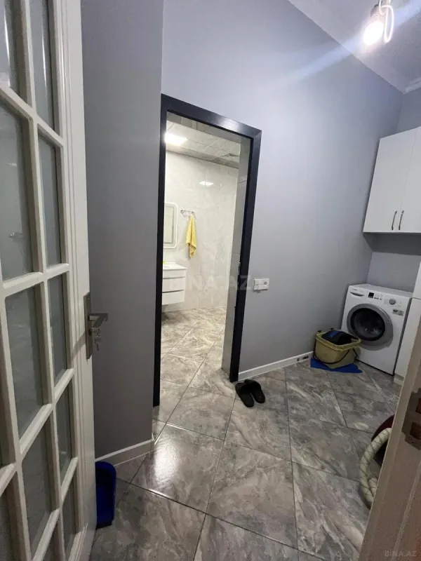 Satılır 5 otaqlı həyət evi 240 m²