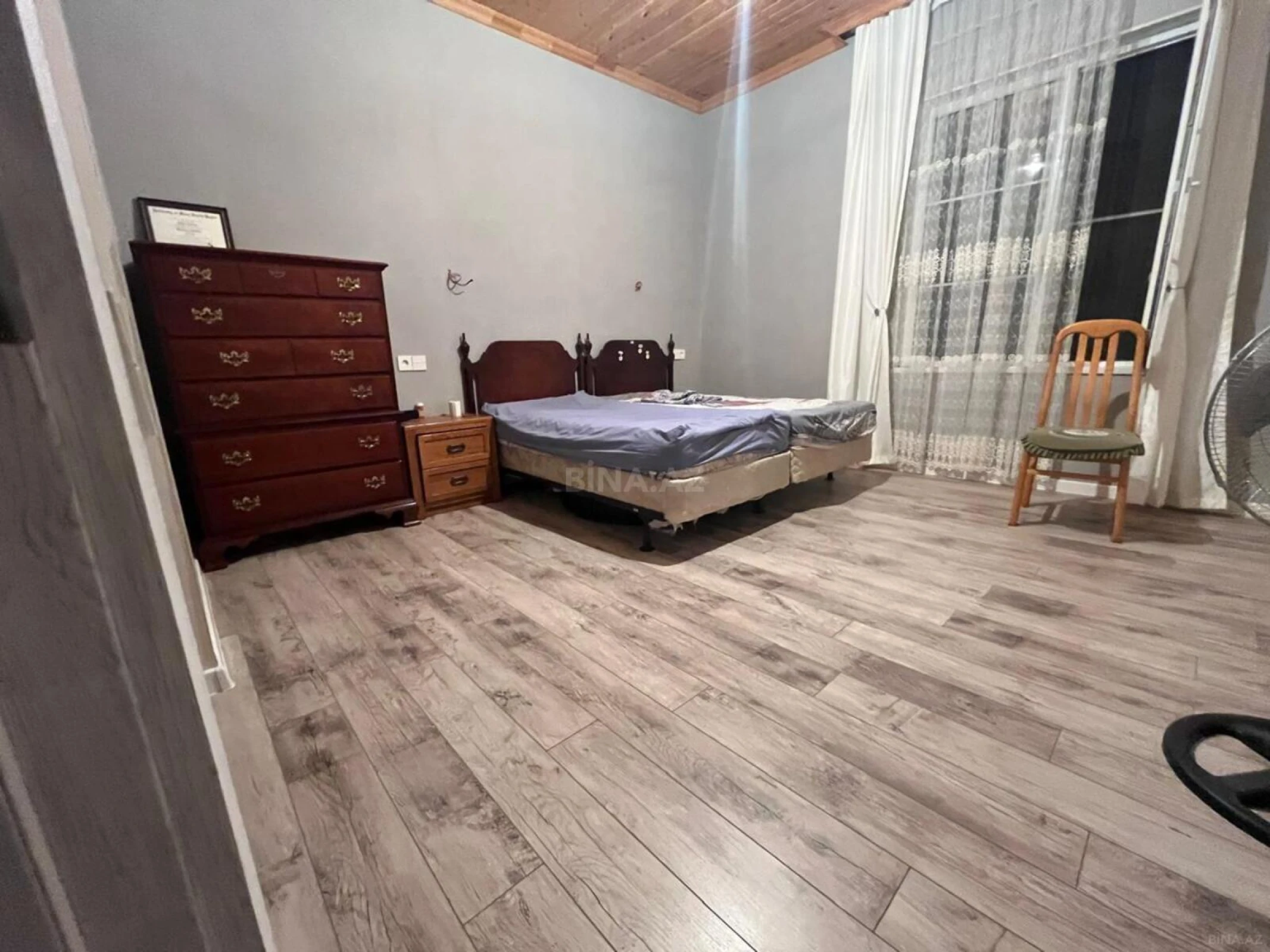 Satılır 5 otaqlı həyət evi 240 m²