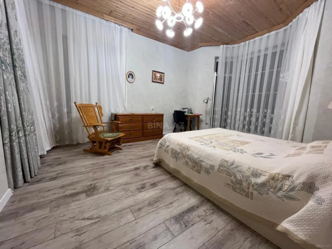 Satılır 5 otaqlı həyət evi 240 m²