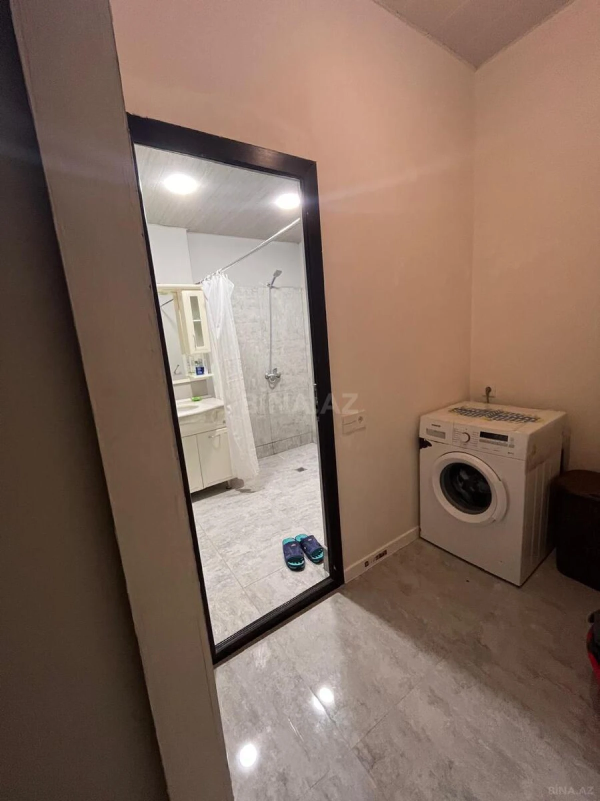 Satılır 5 otaqlı həyət evi 240 m²