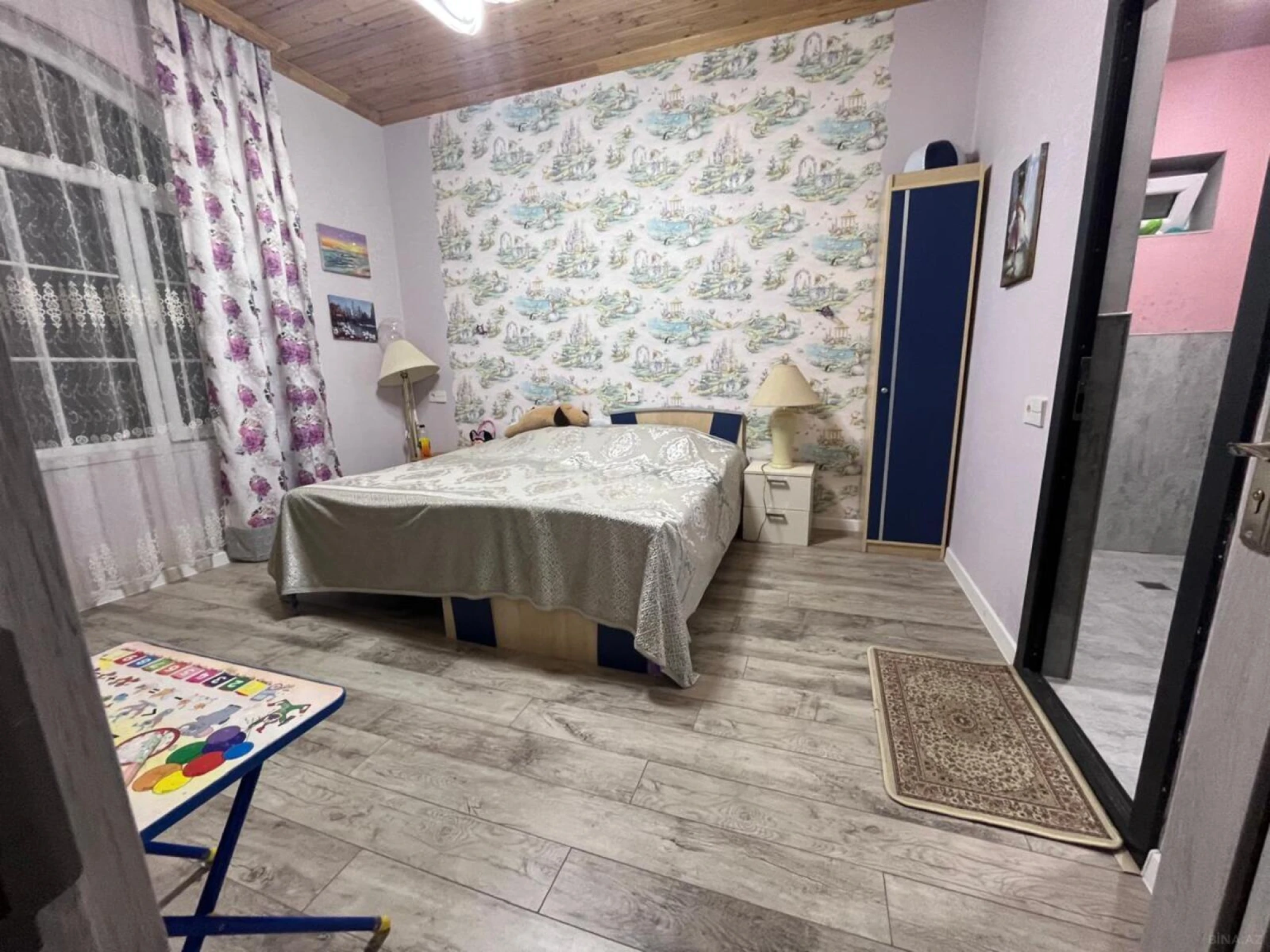 Satılır 5 otaqlı həyət evi 240 m²