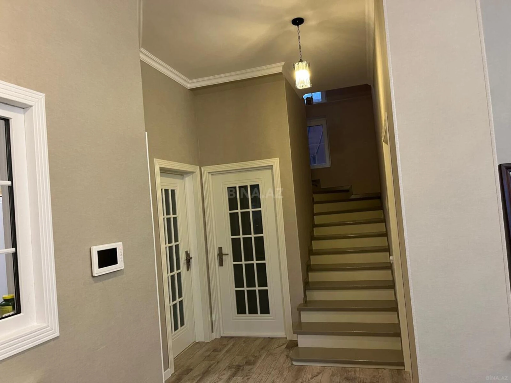 Satılır 5 otaqlı həyət evi 240 m²