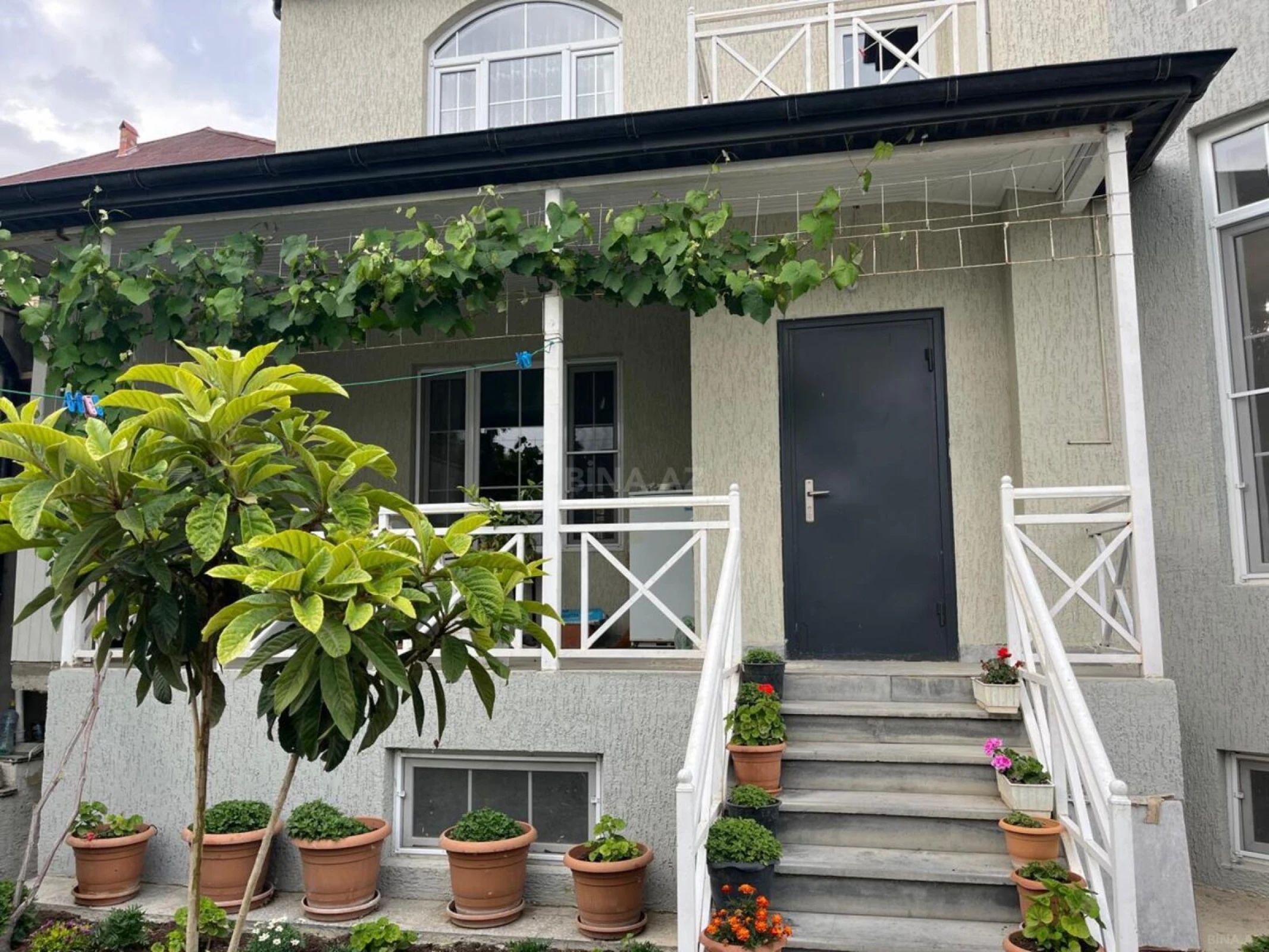 Satılır 5 otaqlı həyət evi 240 m²