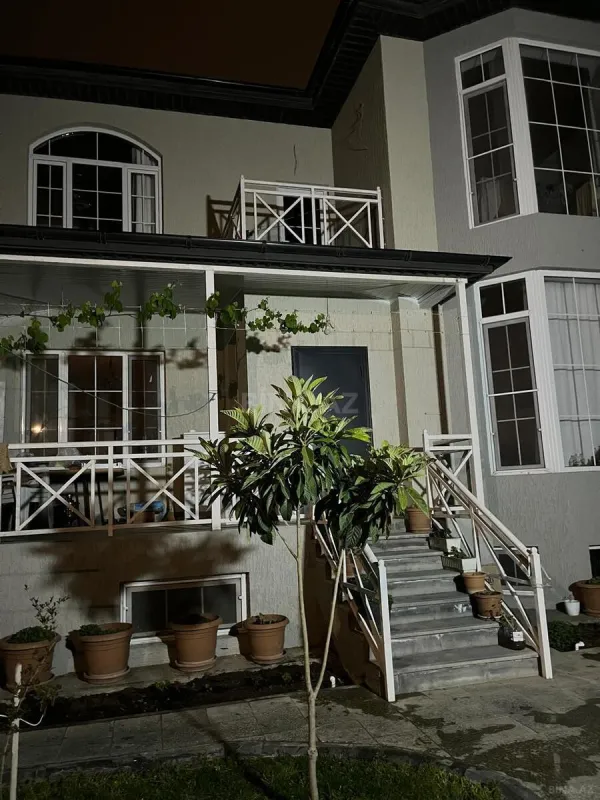 Satılır 5 otaqlı həyət evi 240 m²
