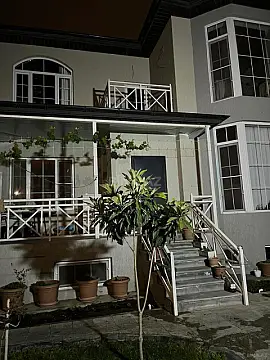 Satılır 5 otaqlı həyət evi 240 m²