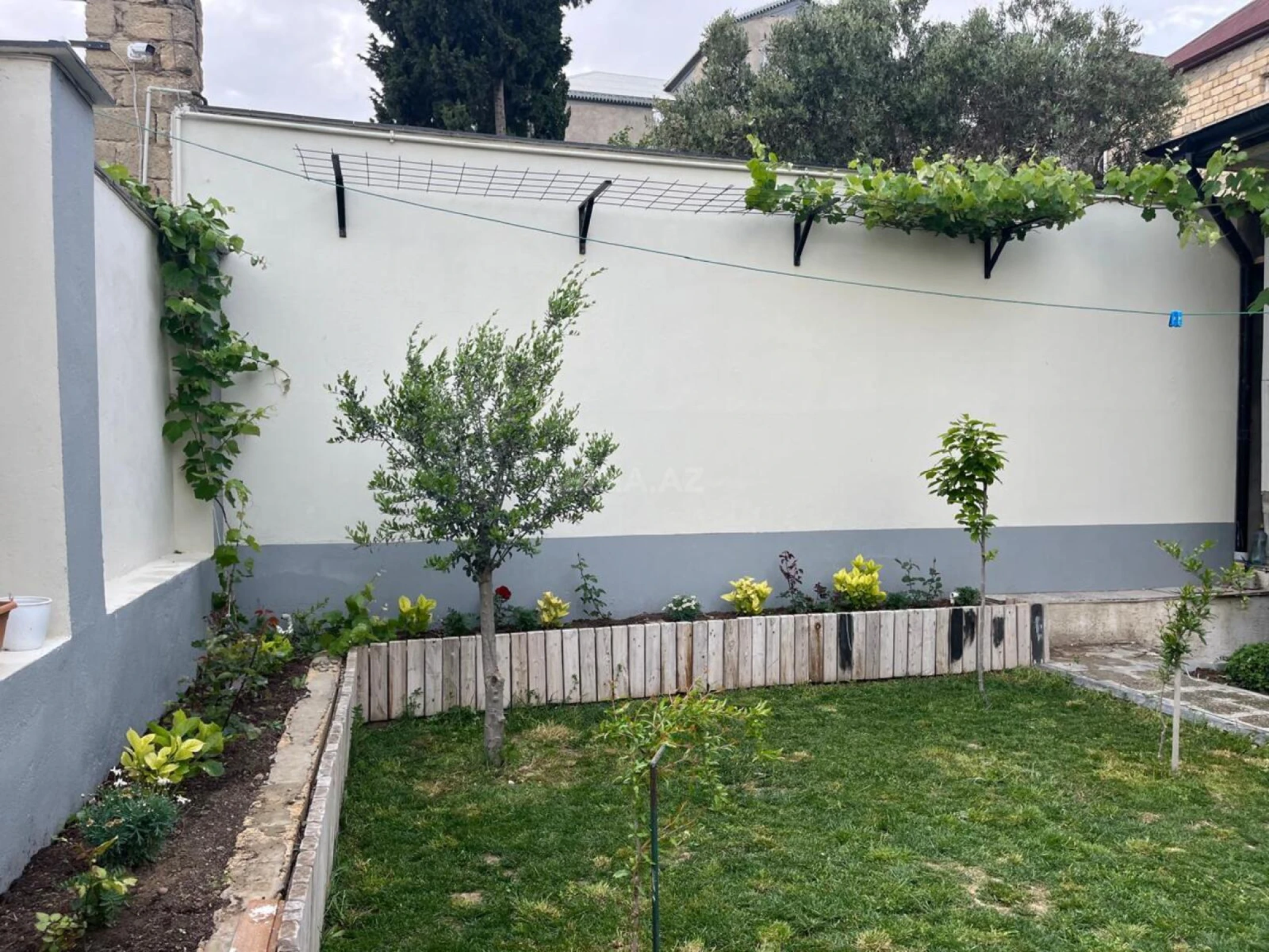 Satılır 5 otaqlı həyət evi 240 m²