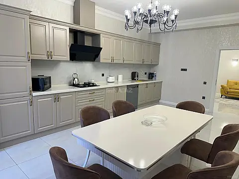 Kirayə verilir 3 otaqlı mənzil 170 m²
