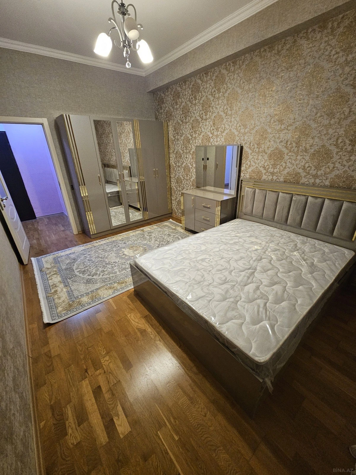 Satılır 2 otaqlı mənzil 72 m²