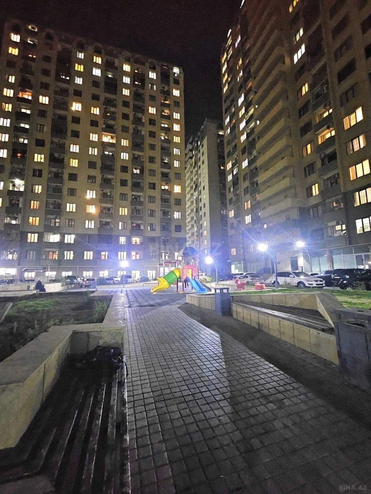 Satılır 2 otaqlı mənzil 72 m²