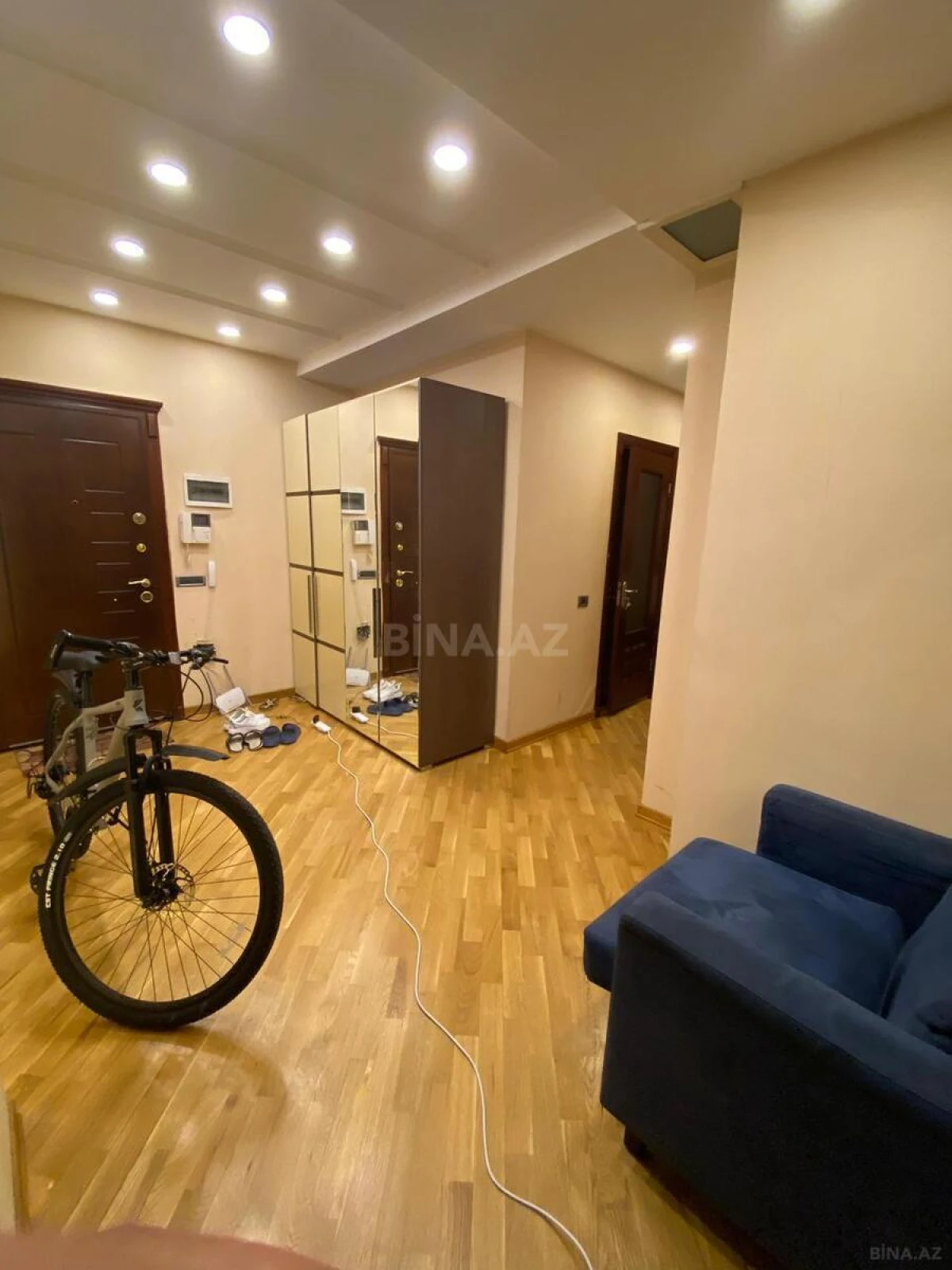 Kirayə verilir 2 otaqlı mənzil 100 m²