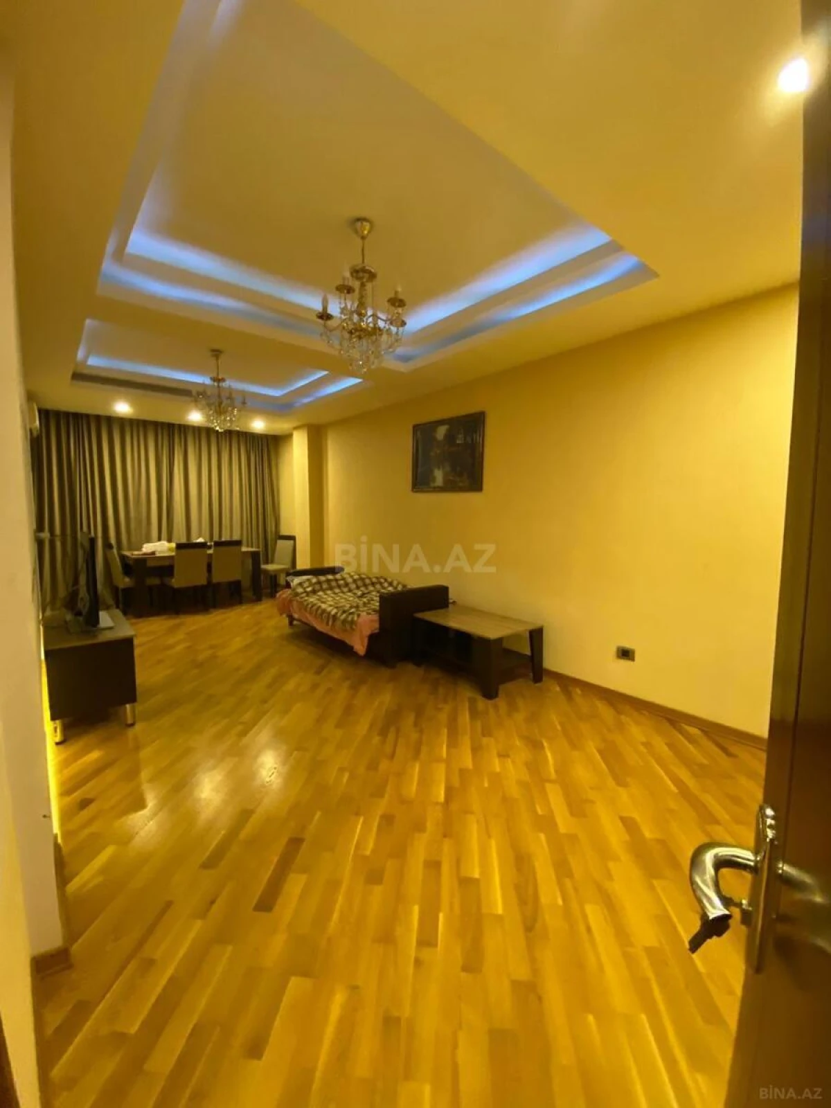 Kirayə verilir 2 otaqlı mənzil 100 m²