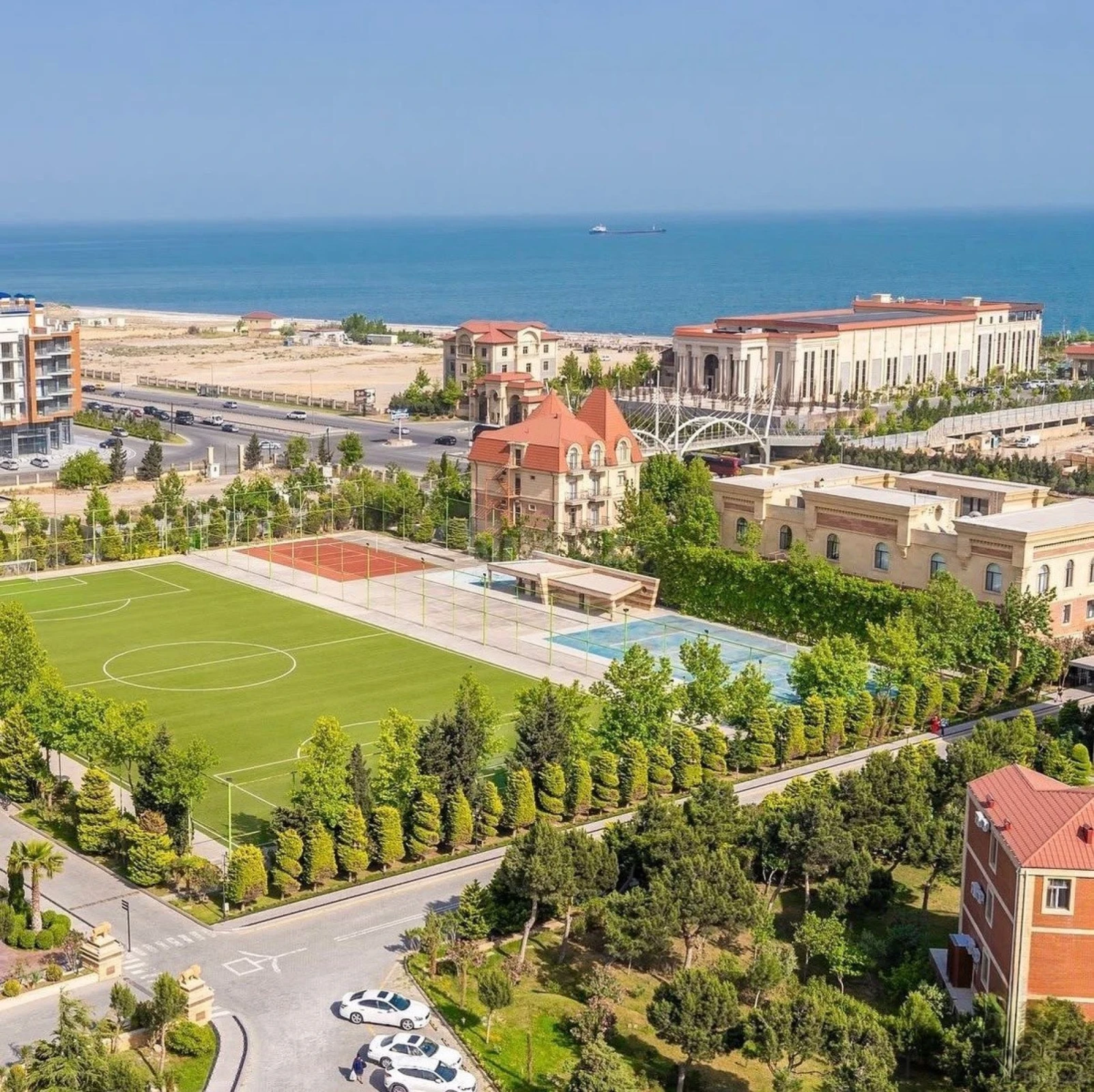 Satılır 7 otaqlı həyət evi 473.3 m²