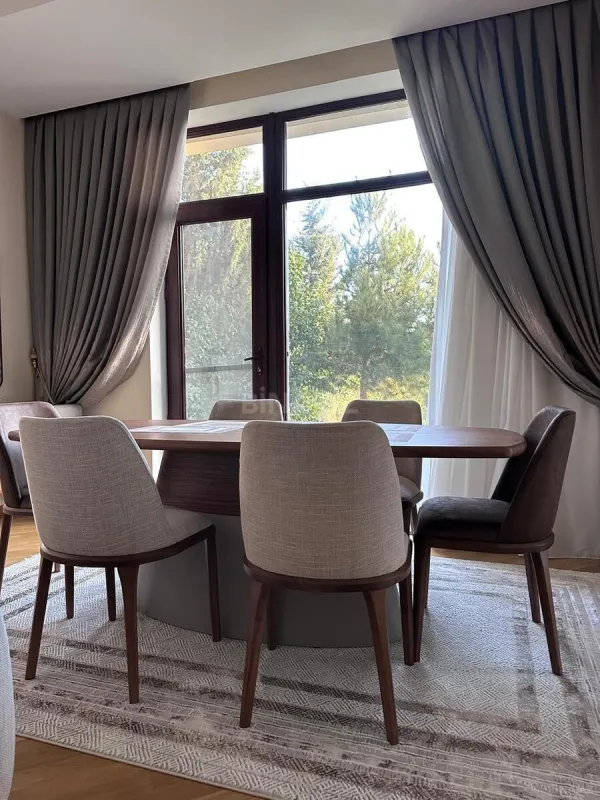 Satılır 7 otaqlı həyət evi 473.3 m²