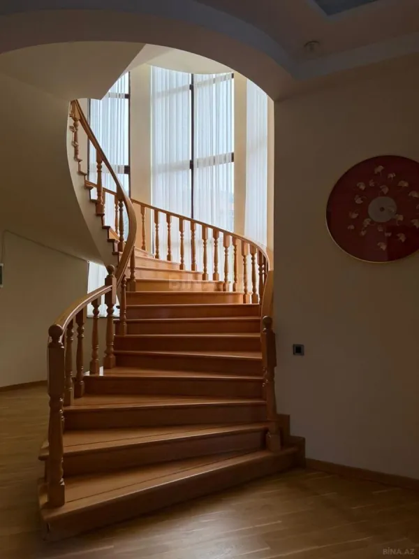 Satılır 7 otaqlı həyət evi 473.3 m²